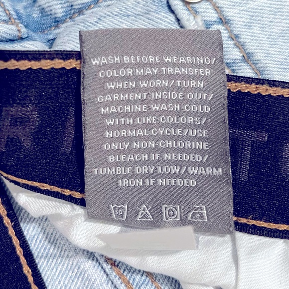 Torrid 5 Inch Mom Jean Premium Classic Denim Mid-Rise Short Size 14 - Picture 6 of 6